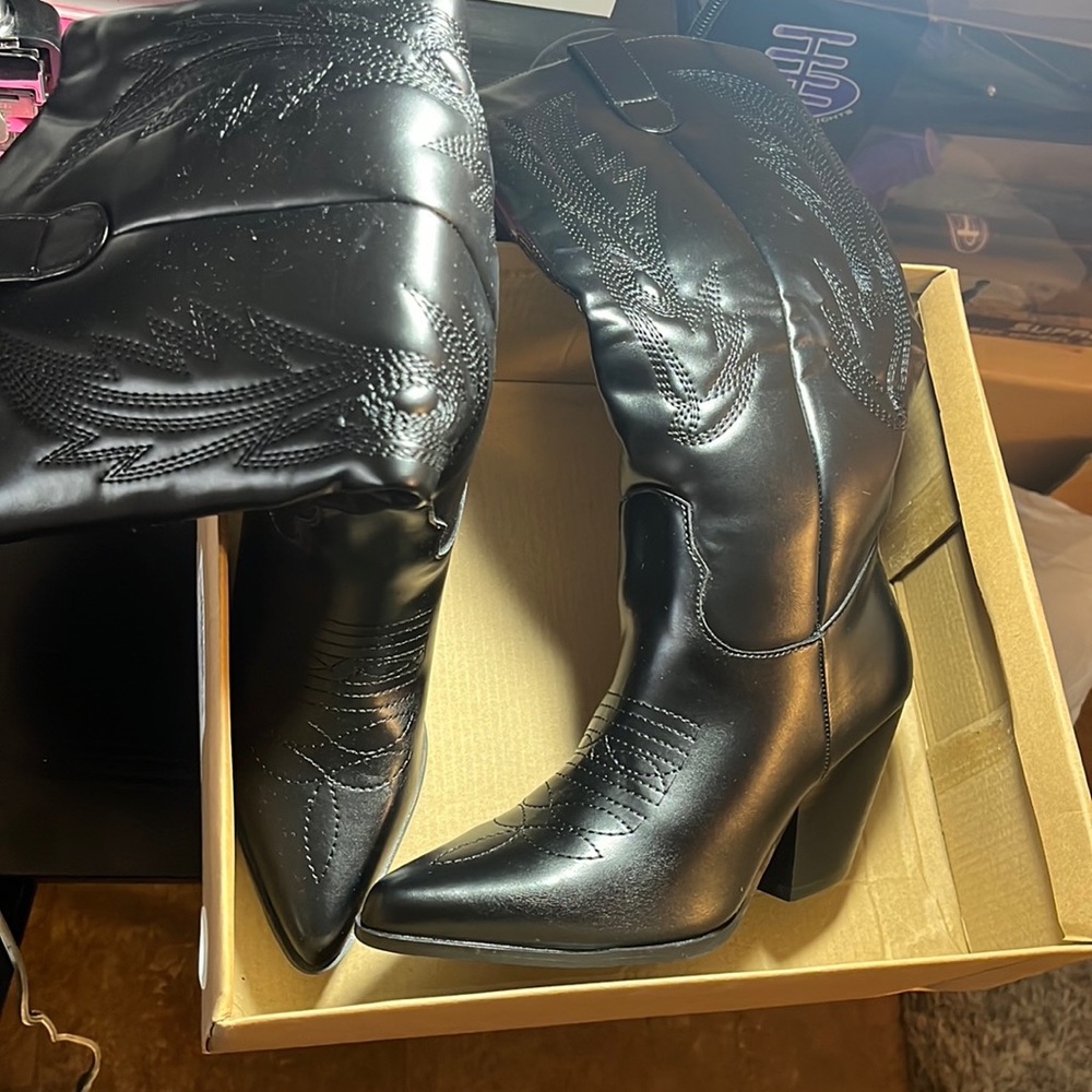 Black cowgirl boots
